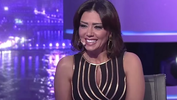 بالفيديو..وصلة رقص لـ الفنانة رانيا يوسف علي الهواء  