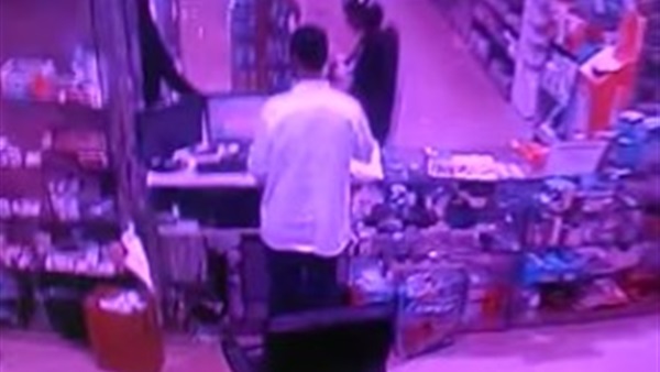 بالفيديو.. سطو مسلح على صيدلية في السعودية  