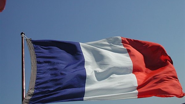 فرنسا تدرس توجيه ضربات ضد داعش في سوريا 