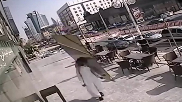 بالفيديو..شاب سعودي من أكبر المحظوظين في العالم  