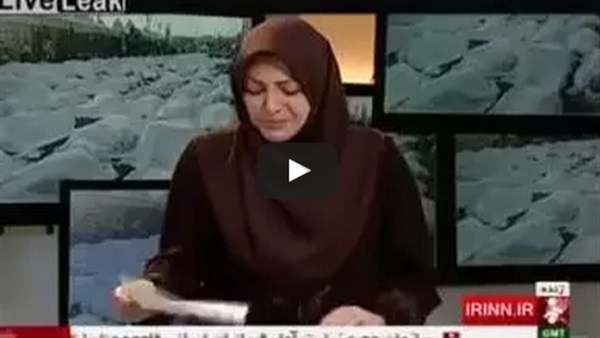 بالفيديو.. مذيعة إيرانية تبكي أثناء إعلانها عدد ضحايا حادث «منى»  