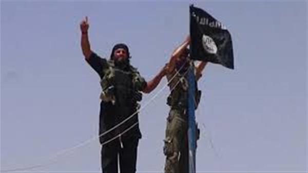 بسبب خلافات داخلية داعش يع دم "أبوكرم العراقي"  أحد كبار قادته في الرقة بسوريا