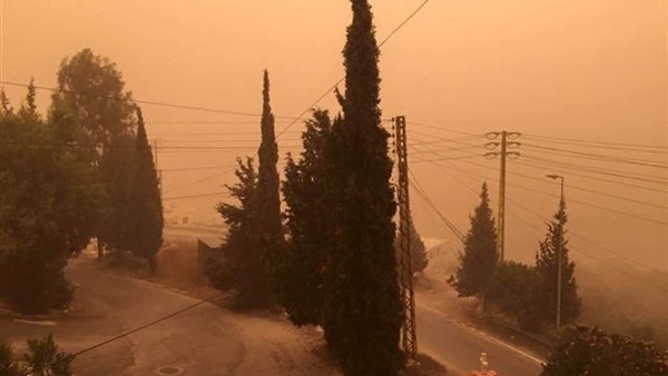 مصرع 3 وإصابة 35 في  أسوأ عاصفة رملية بلبنان 
