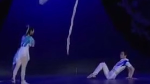 بالفيديو.. شاب وفتاة يتحديان إعاقتهما   