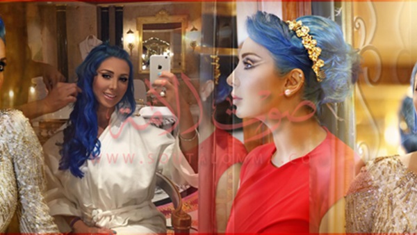 بالصور .. جويل مردينيان رمز الاناقة . بالشعر الازرق  