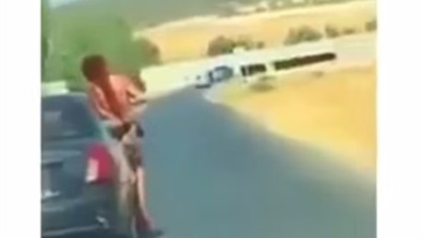 الفيديو.. ضبط فتاة عارية داخل سيارة سعودية في الأردن  