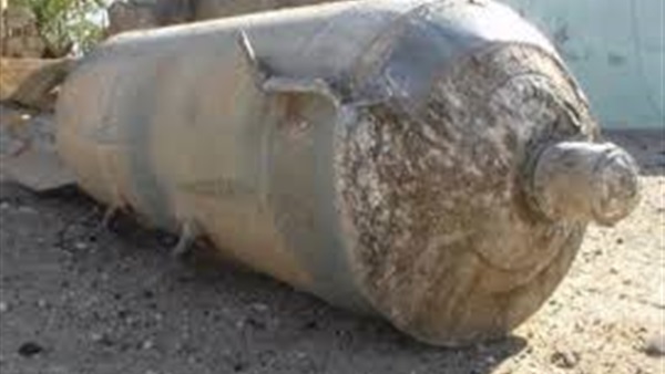 مقتل 7 جنود جراء نقل برميل متفجر بمطار حماه السوري 