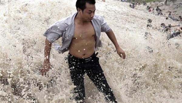 مصرع 3 وفقدان 26 آخرين بعد  ضرب الفيضانات في اليابان 