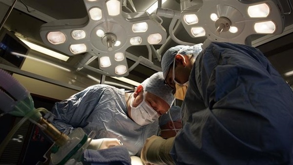 أطباء ينقذون طفل انفصل  رأسه عن عنقه داخلياً 