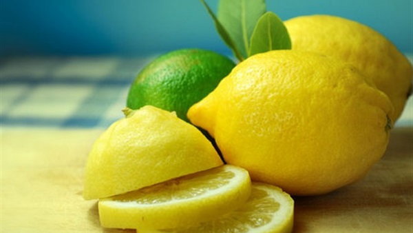 قشر الليمون منظف طبيعي لإزلة بقع الملابس  