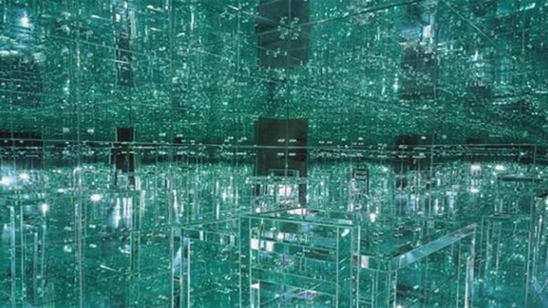 تعرّف على الغرفة المصنوعة بأكملها من المرايا  