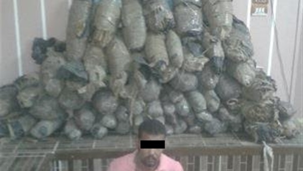 ضبط شخص بحوزته 160  كيلو بانجو بقنا 