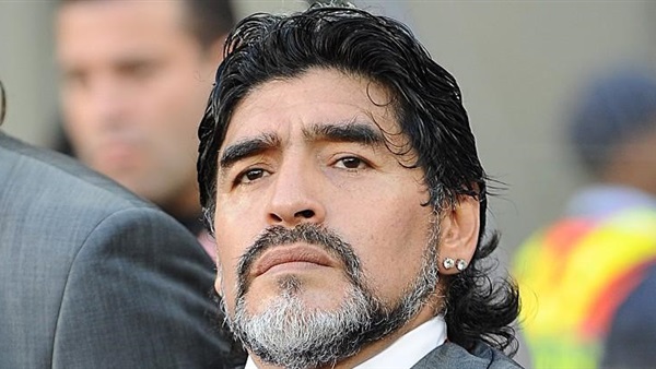 مارادونا يفتح النار على بلاتيني وبلاتر  