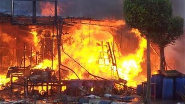 سقوط أبراج لنقل الطاقة الكهربائية جراء حريق خزانات النفط في ليبيا