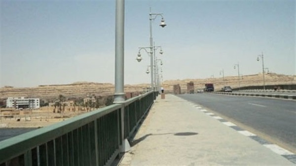 إغلاق كوبري المنيا بعد ظهور «تآكل» في طبقته الخرسانية