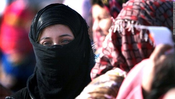 لاجئات سوريا من «مقصلة الموت» إلى ضحايا لـ«الجنس» فى أوروبا..«ألمانيا» تسجل أعلى حالات إغتصاب ضد اللاجئات..تايمز: جسد اللاجئة بـ«عشرة يورو» للمرة الواحدة..وأكثر من 100 حالة إعتداء جنسي فى بداية 2016