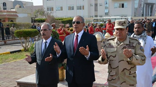 بالصور.. وضع إكليل الزهور على النصب التذكارى لمعركة «شدوان» 