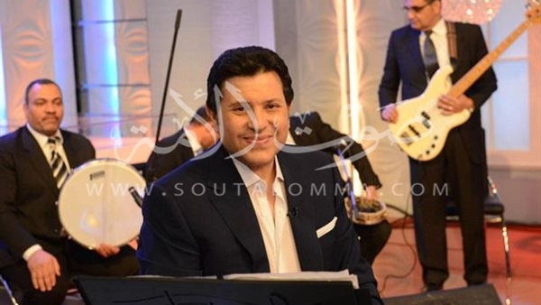 هاني شاكر يشعل  حفل «العندليب» بمسرح مصر 
