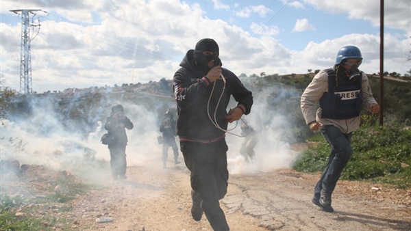 إصابة عدد من الفلسطينيين خلال قمع الاحتلال لمسيرة «نعلين»