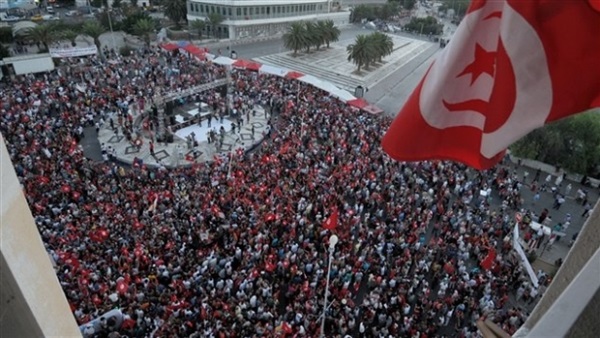 خمس أسباب وراء إنتفاضة ثورة الياسمين للمرة الثانية.. الفقر والتهميش.. مليون ونصف عاطل.. مطالب الثورة التي لم تحقق منذ خمس سنوات.. إستيلاء حزب النهضة الإخواني علي مقاليد الحكم بتونس.. توريث الحكم