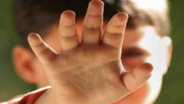 وفاة موظف اغتصب طفلا أثناء هروبه من والد الضحية
