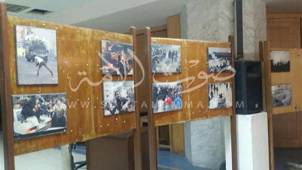 بالصور.. إفتتاح معرض صور بنقابة الصحفيين عن ثورة يناير