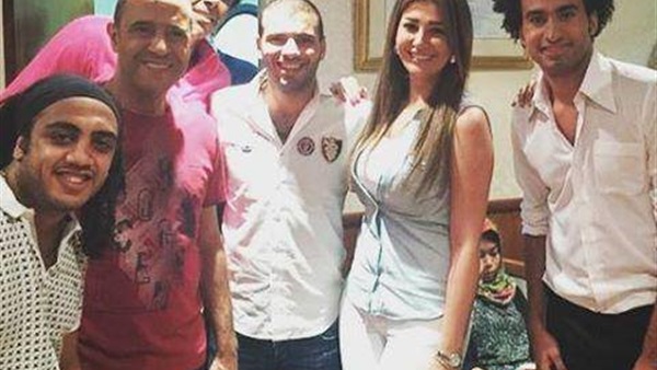 بالصورة.. عماد متعب يغيب عن تدريبات الأهلى بأوامر زوجته  
