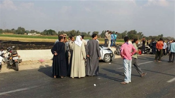 مصرع جدة وإصابة حفيدتها صدمتهما سيارة بالبحيرة 