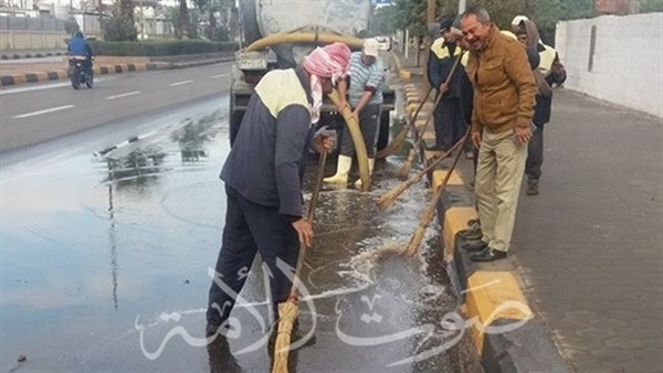الجيزة تدفع بسيارات لشفط الأمطار من الشوارع