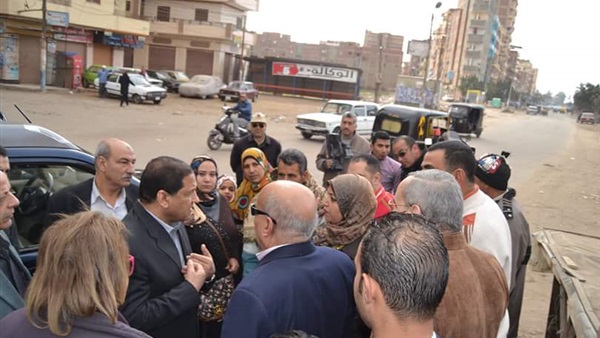 بالصور..محافظ الغربية يتفقد أحياء طنطا ويأمر بإزالة أكوام القمامة