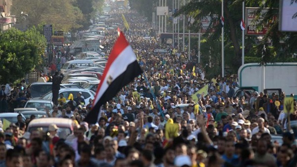 شباب الإخوان يجددون بيعتهم لـ«مرسي» قبل احتفالات يناير
