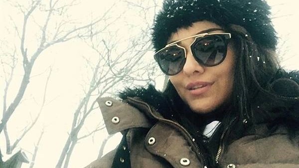 بالصور.. راندا البحيرى تداعب الثلوج في لبنان