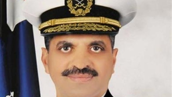 قائد القوات البحرية يتفقد «الميسترال» في زيارته لفرنسا