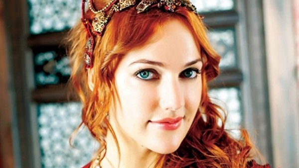 السلطانة «هويام» تخوض تجربة درامية جديدة في «رائحة الحب»  