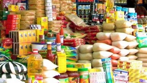 «الغرف التجارية» تفتح النار على الحكومة.. حظر استيراد 50 سلعة يشعل غضب المستوردين.. و«مصادر»: قرار غير مدروس ويصب فى صالح أباطرة السوق.. «شيحة»:يزيد من الإحتكار..«الزينى»: 150 ألف عامل مهددين بالتشرد 