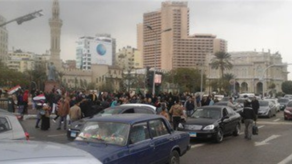 الأمن يخلي ميدان عبدالمنعم رياض من المحتفلين بذكرى 25 يناير