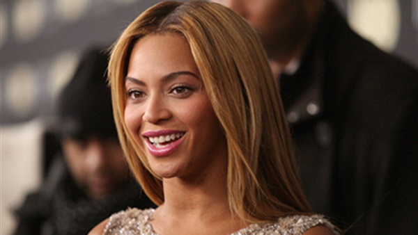 «بيونسيه» تؤجل إصدار ألبومها بسبب «أديل»