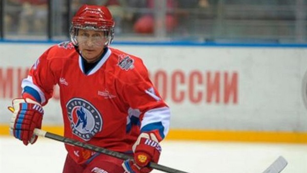 بالفيديو..بوتين يحتفل في عيد ميلاده بـ 7 أهداف في مباراة هوكي  