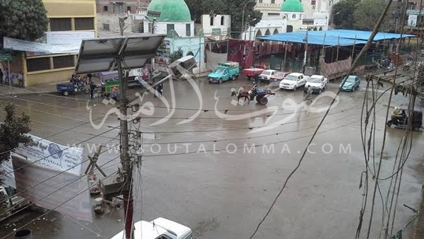 بالصور.. سقوط أمطار خفيفة علي قري ومراكز أسيوط