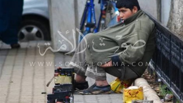 بالصور.. مصر فى «عز الشتاء»..«الكامباوند» للأغنياء والرصيف للفقراء..الـ«كيس البلاستيك» غطاء الفقير من المطر..«الدفايات الكهربائية» وسيلة الأثرياء للتدفئة..و«الجريد والحطب» لبسطاء الصعيد