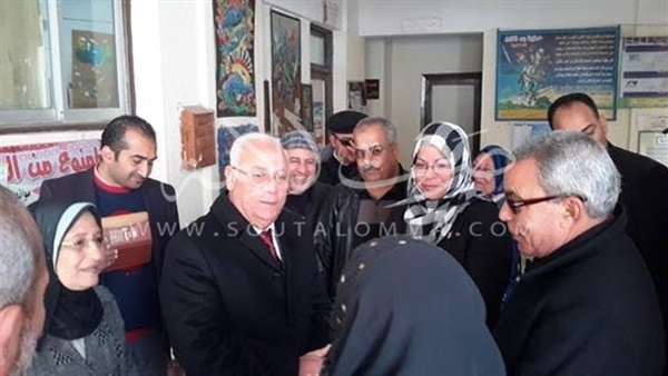 بالصور.. محافظ بورسعيد يشيد بانضباط لجان الشهادة الإعدادية