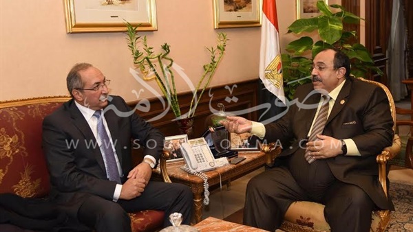 «محافظ الإسكندرية» يجتمع برئيس الإتحاد السكندري لبحث مطالبهم