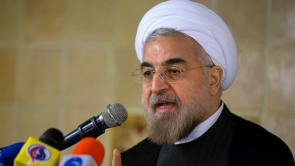 «الخمر» يدفع إيران إلى إلغاء غداء مشترك بين روحانى وهولاند
