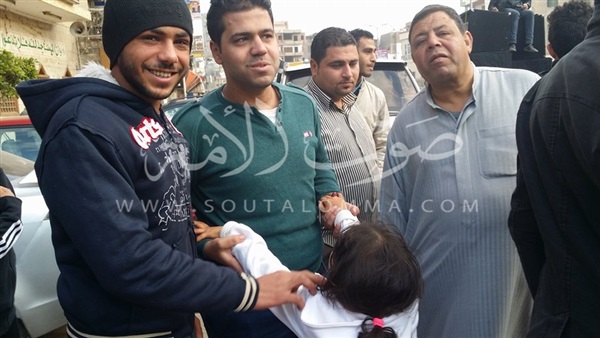 بالصور.. لحظة الإفراج عن المعتقل السياسى محمد العراقى بالشرقية     