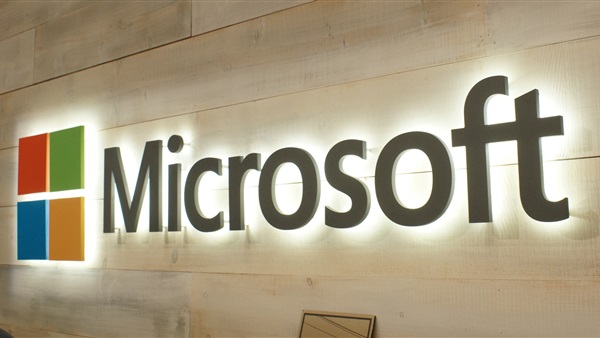 ​مايكروسوفت تعتزم إطلاق هاتف يحمل علامة " Surface"