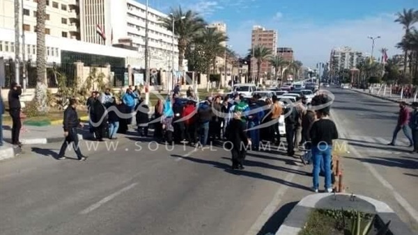 بالصور.. وقفة احتجاجية لمتضررى الإسكان الاجتماعى ببورسعيد 