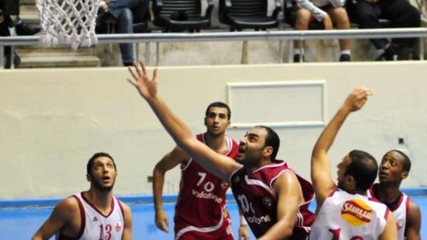 الزمالك يتخطى الأهلي بصعوبة في نهائي دوري السلة
