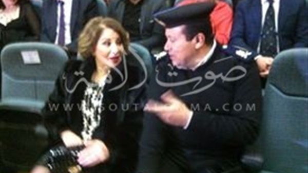 بوسي تغازل جمهورها بإطلالة رائعة بمهرجان الاقصر للسينما
