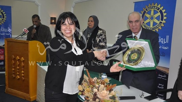 الوادي الجديد تكرم أعضاء قافلتي روتاري وواحد من الناس