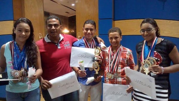 رئيس موانيء بورسعيد يكرم أبطال  الجمهورية في السباحة بالزعانف  